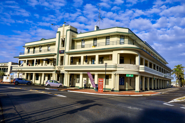 4 X 4 Australia Explore 2022 Wentworth To Renmark Historical Hotel 1